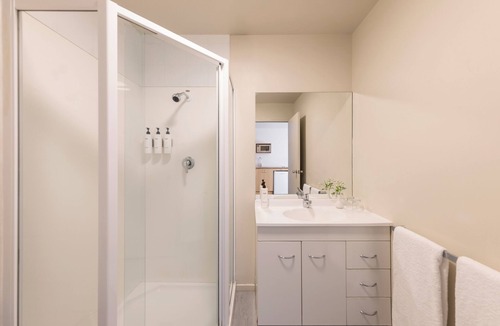 Greenlane Hotel | Edit Auckland Greenlane