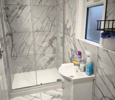 Reading House | Edlin Guest House