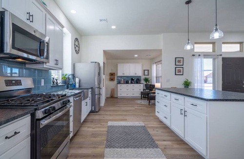 Edmond House | Edmond 3BR w/King Beds + EV Charger + Pet Friendly