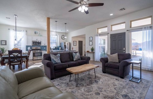 Edmond House | Edmond 3BR w/King Beds + EV Charger + Pet Friendly