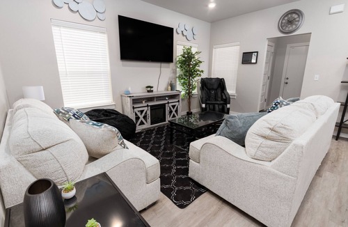 Edmond House | Edmond Oasis: Luxury Retreat w/Massage Chair and Infinity Game Table