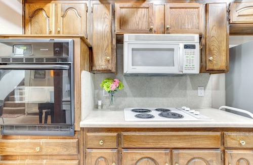 Edmond House | Edmond Townhome w/Pool Access Near Arcadia Lake!