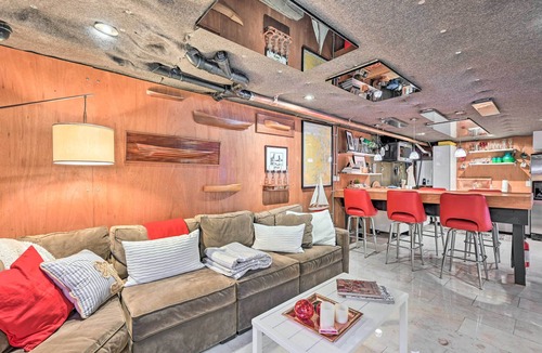 Edmonds House | Edmonds Apartment with Private Wine Cellar!