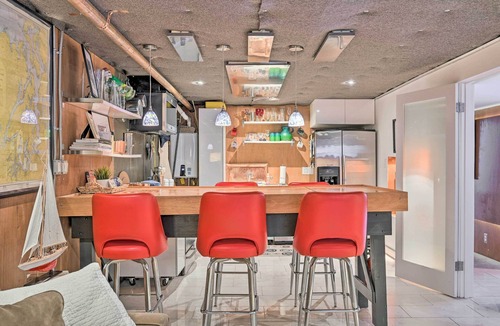 Edmonds House | Edmonds Apartment with Private Wine Cellar!