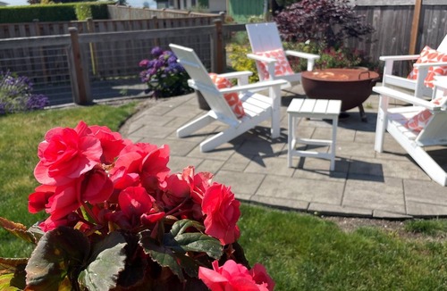 The Bowl of Edmonds Apartment | Edmonds Seaside Studio | Walk to Town and Train