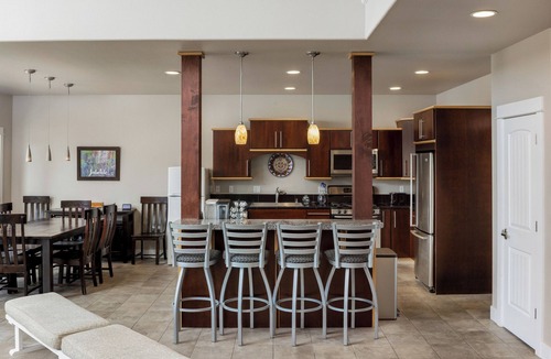 Mountain View House | Edradour Estates – Stunning 6 BDR Bend Retreat for 14 w/Theater Room!