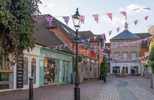 Farnham Villa | Edwardian villa with heated pool