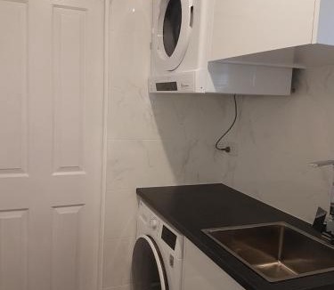 Glenwood Apartment | Edwin Place Apartment