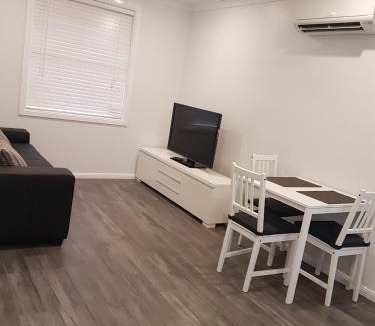 Glenwood Apartment | Edwin Place Apartment