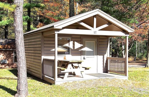 Centre Hall Cabin | Efficiency Cabin 46