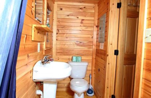 Centre Hall Cabin | Efficiency Cabin 46