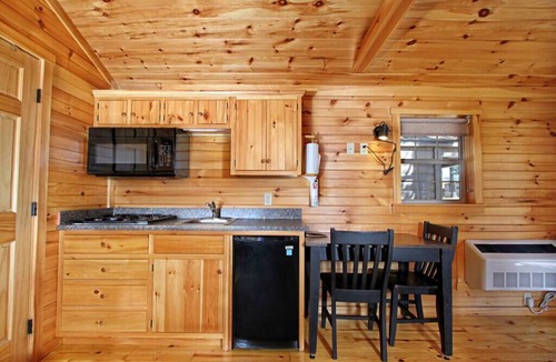 Centre Hall Cabin | Efficiency Cabin 44