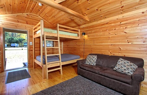 Centre Hall Cabin | Efficiency Cabin 44