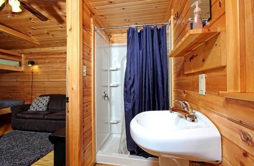 Centre Hall Cabin | Efficiency Cabin 44