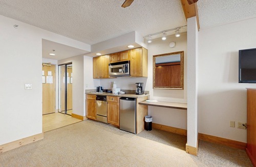 Mount Crested Butte Apartment | Efficient Mountain Escape W/Murphy Bed, Shared Pool, Slope Access & Kitchenette
