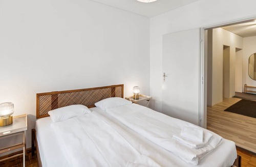 Hochschulen Apartment | Effortless City Living: Just 10 Min Away!