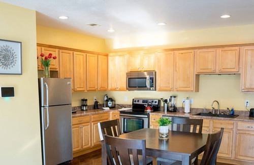 Kreole Apartment | Effortless Living, 3BR 2BA, Kitchen, Laundry