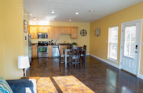 Kreole Apartment | Effortless Living, 3BR 2BA, Kitchen, Laundry