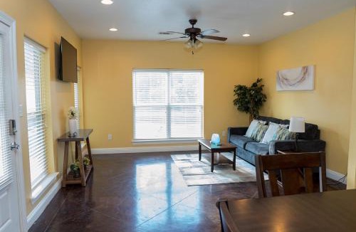 Kreole Apartment | Effortless Living, 3BR 2BA, Kitchen, Laundry -E-