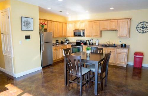 Kreole Apartment | Effortless Living, 3BR 2BA, Kitchen, Laundry -E-