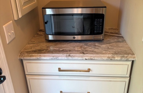 Starkville House | Egg Bowl ready and all the kitchen gadgets for preparing your Thanksgiving meal.
