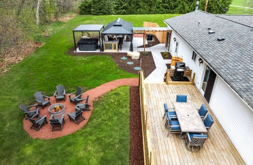 Egg Harbor House | Egg Harbor Escape| Cedar Sauna| Hot Tub|