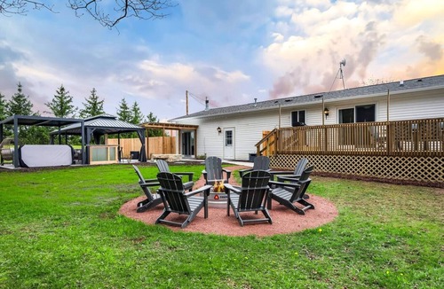 Egg Harbor House | Egg Harbor Escape| Cedar Sauna| Hot Tub|