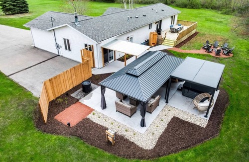 Egg Harbor House | Egg Harbor Escape| Cedar Sauna| Hot Tub|