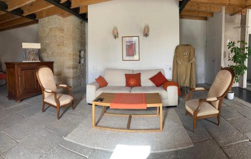 Montmorin Apartment | Eglise de l'Exaltation