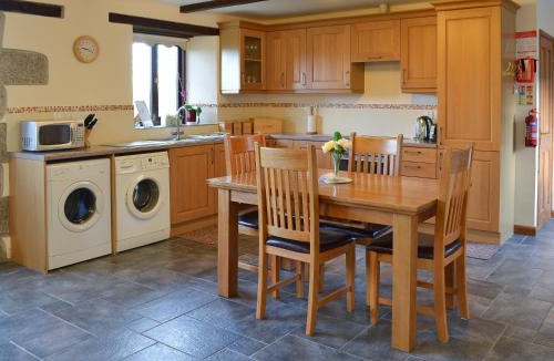 Helston House | Eglos Derry Farm Cottage - E4597
