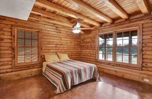 Burnet Cabin | Ehad Ranch- Log Cabin on 25 acres w/ Horse Corral