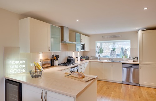 Cirencester House | Eider Cottage: Lakeside Escape with Spa Access