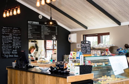 Dilton Marsh Ski Chalet | Eider- Floating Lodge with Hot Tub