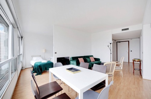 Quartier de Javel Apartment | Eiffel Tower 3BR, Panoramic Paris View + Parking