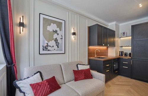 7th Arrondissement Apartment | Eiffel Tower Apartment Invalides