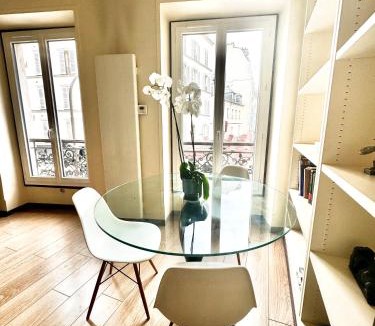 Chaillot Apartment | Eiffel Tower Paris