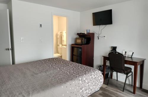 Wilbur Hotel | Eight Bar B Motel