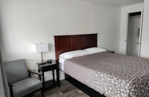 Wilbur Hotel | Eight Bar B Motel