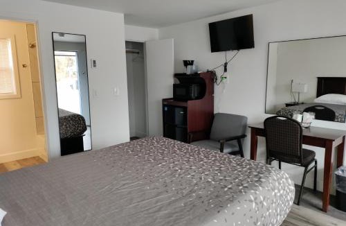 Wilbur Hotel | Eight Bar B Motel