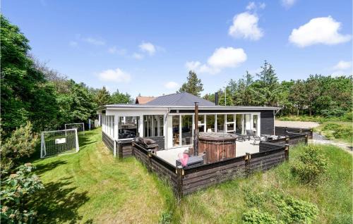 Nymindegab House | Eight-Bedroom Holiday Home In Norre Nebel