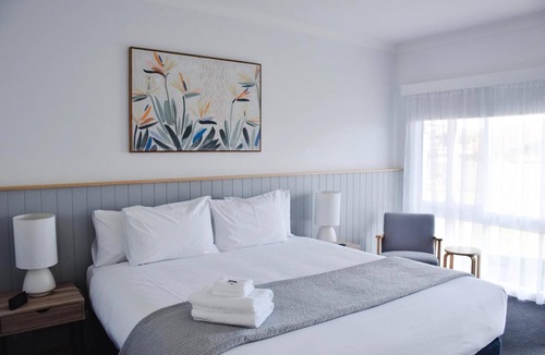 Warrnambool Hotel | Eight Spence