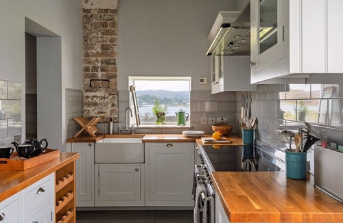 Breakish Cottage | Eilean Sionnach Lighthouse Cottage