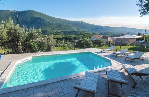 Kucice House | Ein Romantisches Natursteinhaus mit Pool in Dalmatien