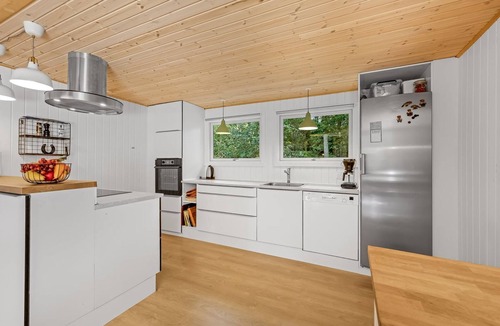 Hou House | "Eine" - from the sea by Interhome