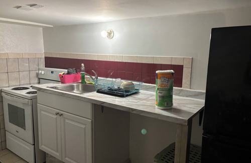 Olney-Oak Lane Apartment | Einstein hospital basement unit