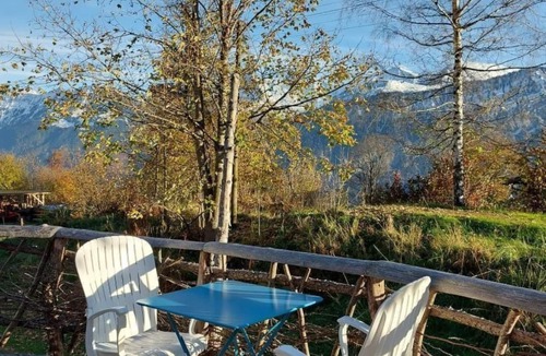 Sundlauenen House | Einzigartige Holzhütte mit Bergpanorama by Interhome
