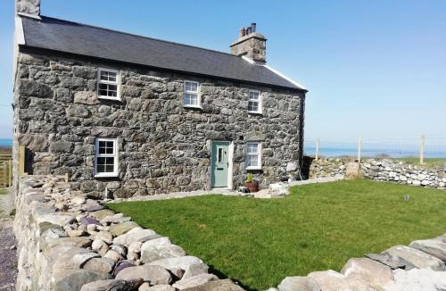 Llanllyfni House | Eithinog Ganol