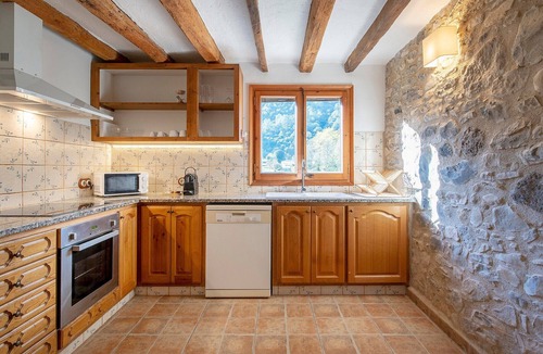 Beguda Apartment | 'Eixida' Apartment with Mountain Views and Wi-Fi