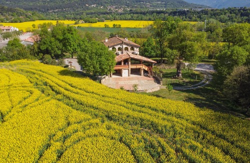 Beguda Apartment | 'Eixida' Apartment with Mountain Views and Wi-Fi