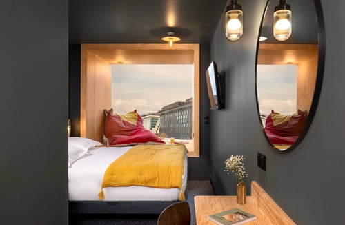 Vanves Hotel | EKLO Paris Porte de Versailles